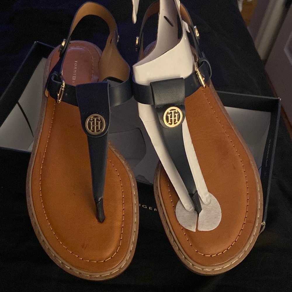 Brand new women’s Tommy Hilfiger sandals size 81/5